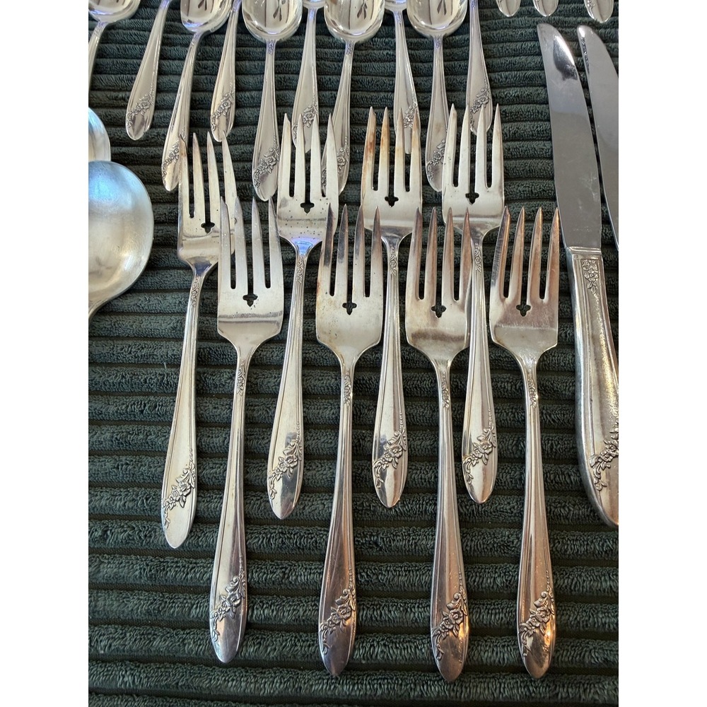 Vintage Oneida Queen Bess Pattern Silverplate Large Flatware Set of 66‎ Pieces - Picture 3 of 12